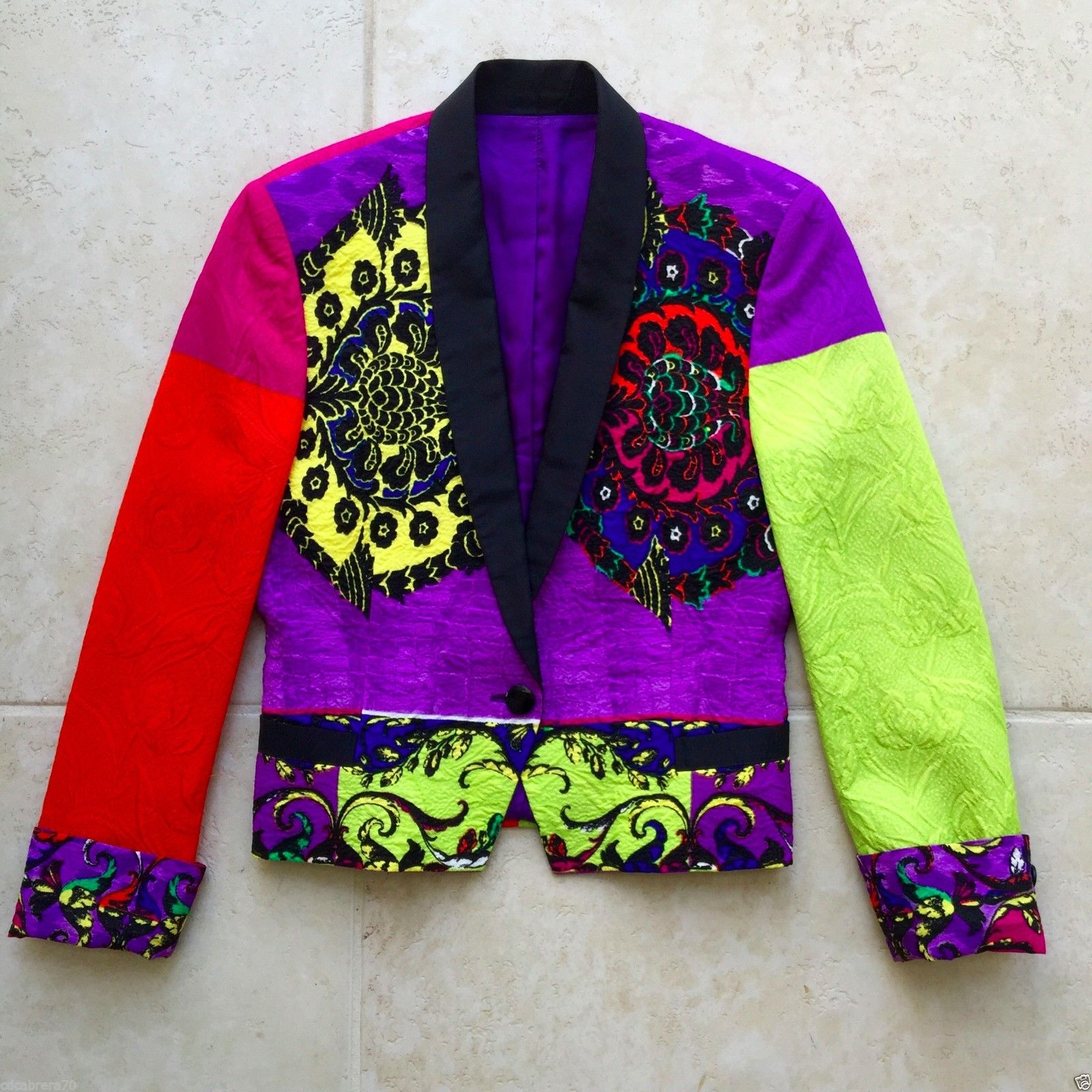 Vestes Gianni Versace : Un top 5 des modèles les plus chers ! 